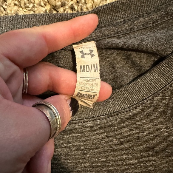 Womenβs Under Armour Gray Pink Logo Fitted Heatgear Short Sleeve Loose Medium M - Picture 3 of 5